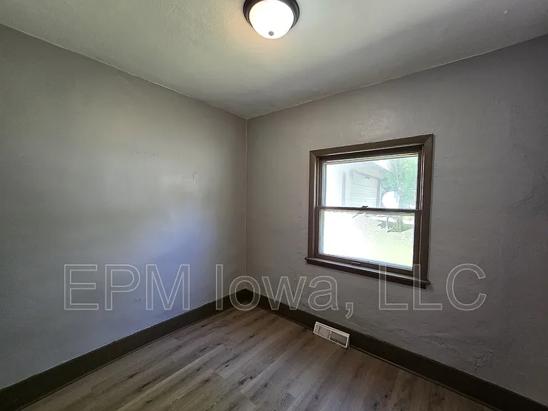 519 Adams St — Photo 7