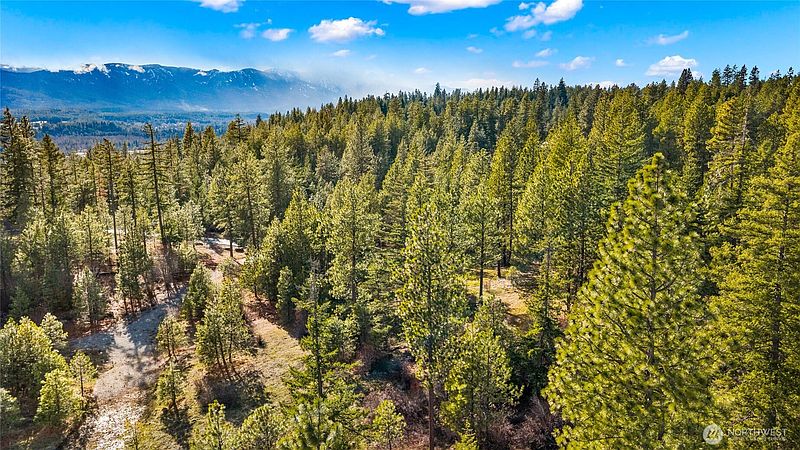 4th image of 672 Forest Ridge Dr.