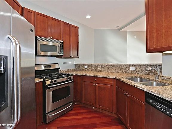 3rd image of 1600 W North Ave #204