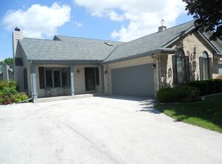 5395 Somerset Ln S #5395, Greenfield, WI 53221