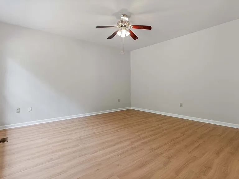 2427 Grantham Ct — Photo 18