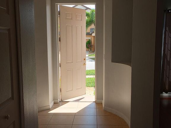 3rd image of 2762 Glenridge Cir