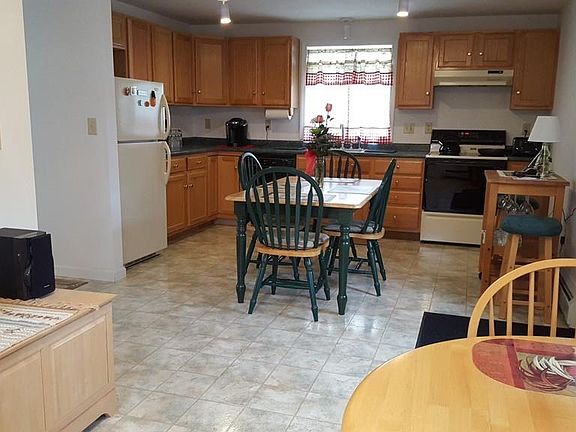 3rd image of 117 Rosemont St