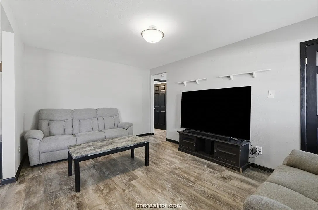 3 bed, 1183 sqft, $1,600 — Photo 4