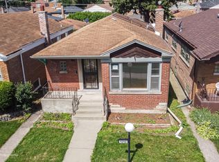 9040 S Oglesby Ave, Chicago, IL 60617