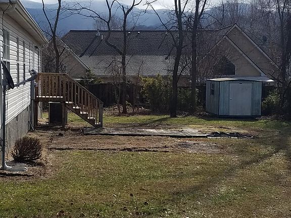 2nd image of 8 Gossamer Ln