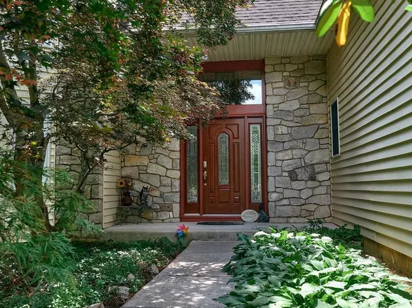 905 Pebble Ln, Southampton, PA 18966