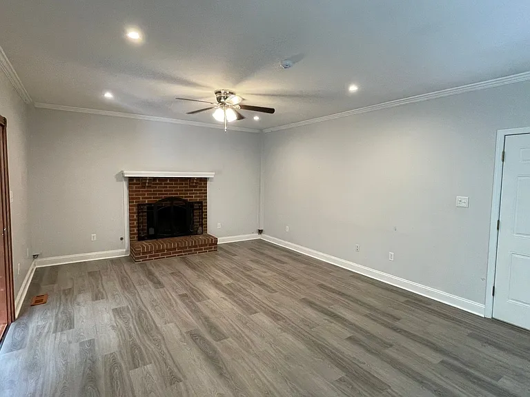 31 Ballantrae Ct — Photo 3