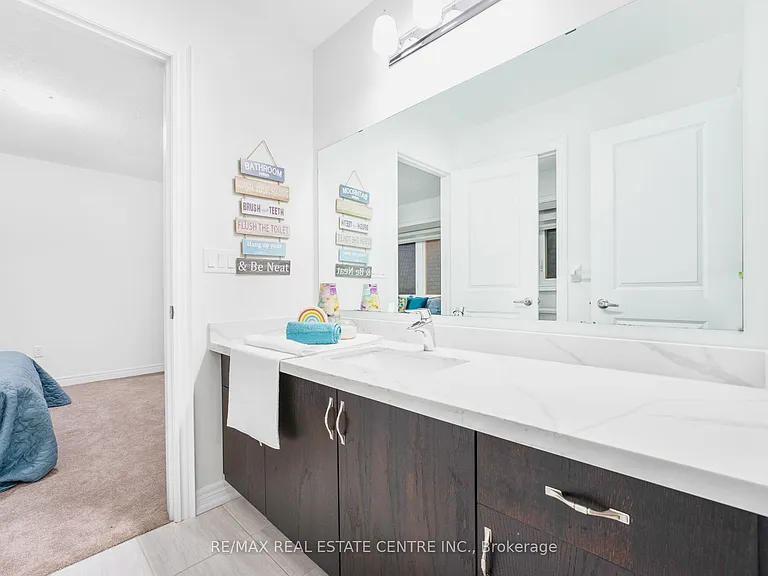 5 Forsyth Cres E — Photo 17