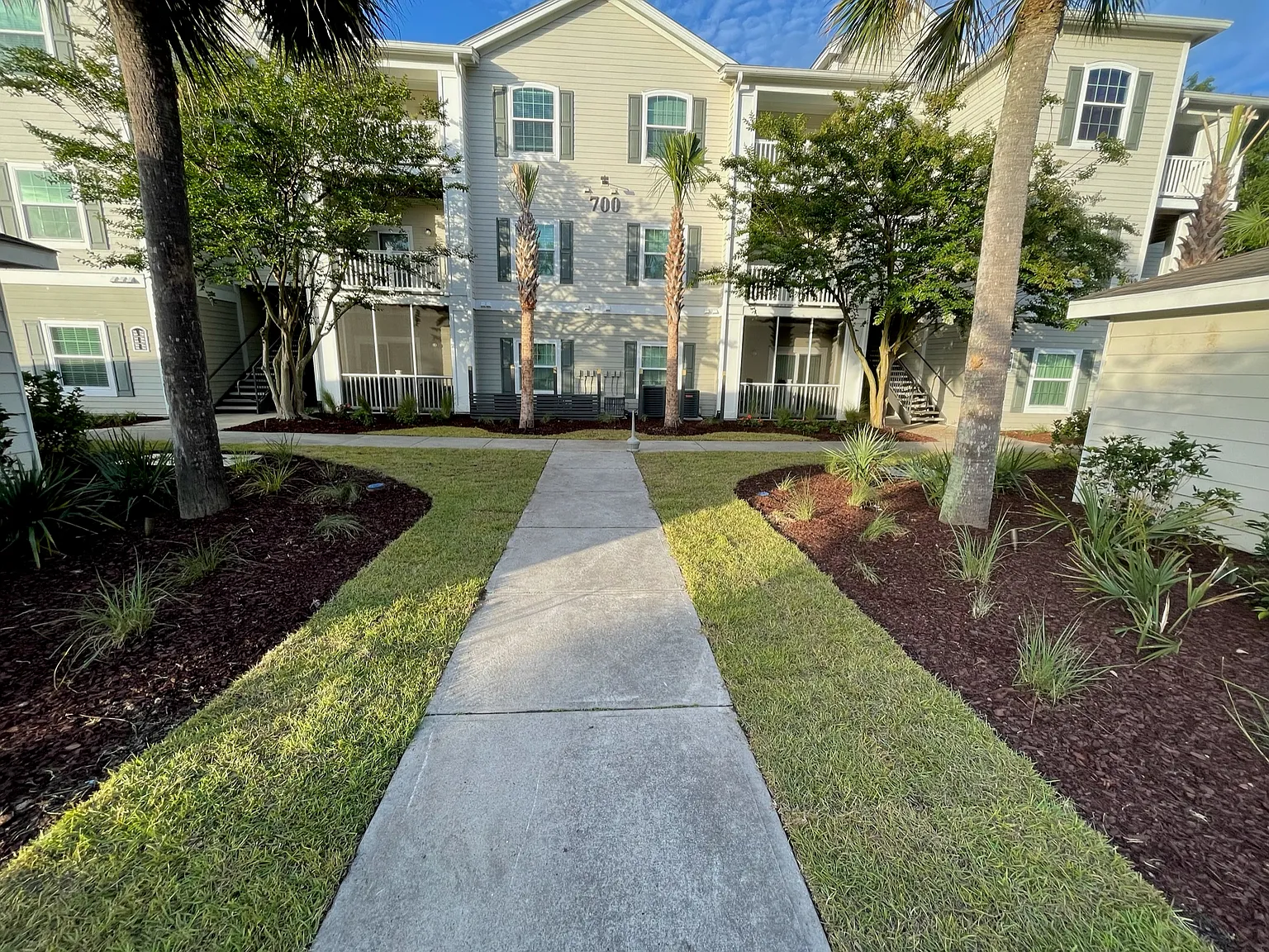 1 bed, 777 sqft, $1,970 — Photo 2