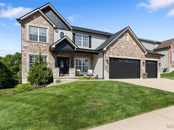 4355 Ventura Place Dr, Saint Louis, MO 63128