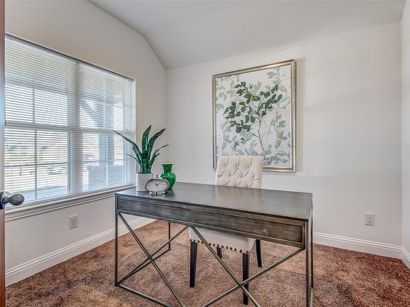 5th image of 3905 Kensington Dr