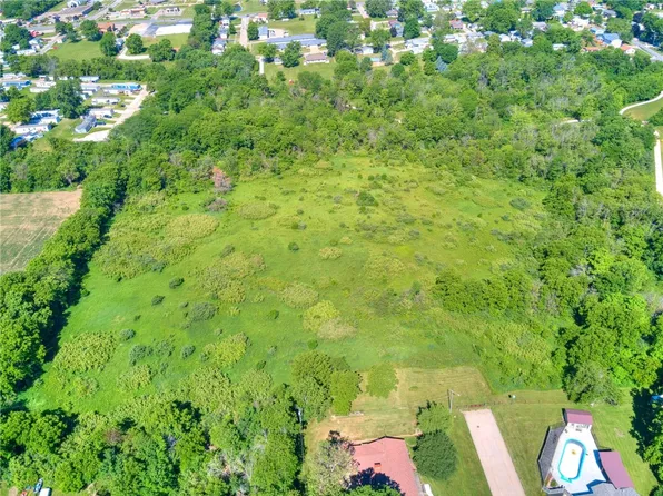 Terrace Ln, Knoxville, IA 50138