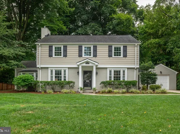 9616 W Bexhill Dr, Kensington, MD 20895