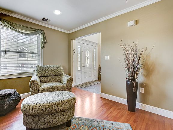 2 story foyer 