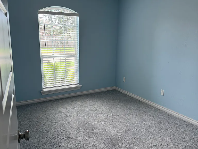 18304 Camborne Ave — Photo 6