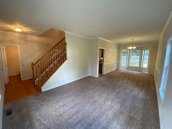 3rd image of 6807 Buck Ln