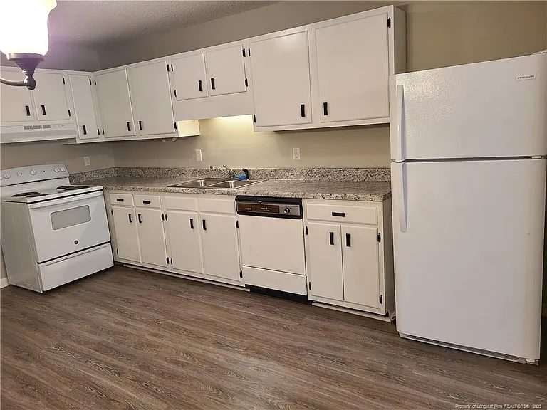 910 Miller Ave #910 — Photo 5
