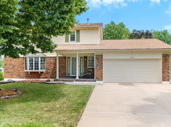 1010 Lanawood Ct, Florissant, MO 63031