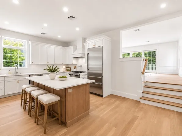 64 Pleasant St #A, Marblehead, MA 01945