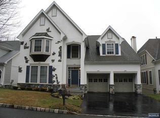 14 Hunters Run, Oakland, NJ 07436