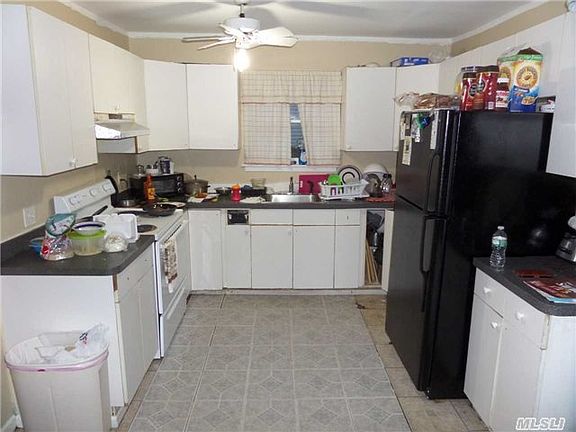 3rd image of 926 Hawkins Ave