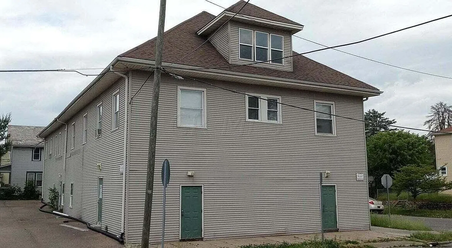 403 Maple Ave — Photo 1