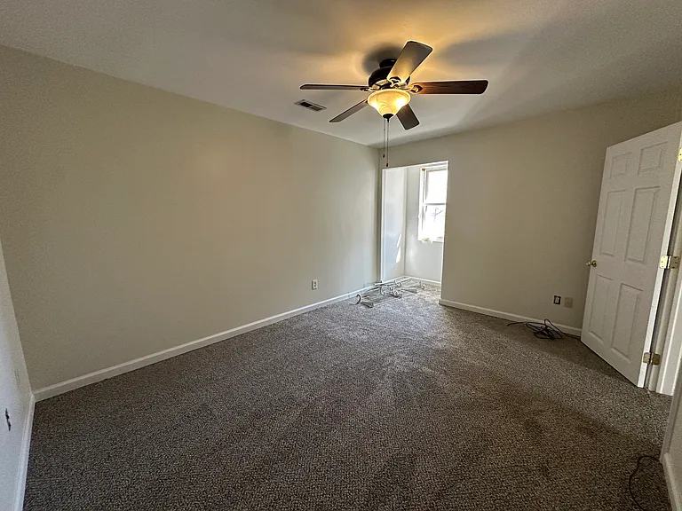 2739 Bleeker St — Photo 4