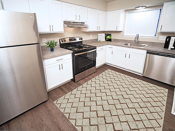 4th image of 26666 Stanford Dr W