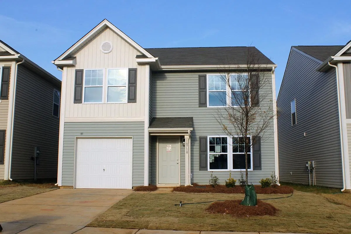 4 bed, 2069 sqft, $1,950 — Photo 1