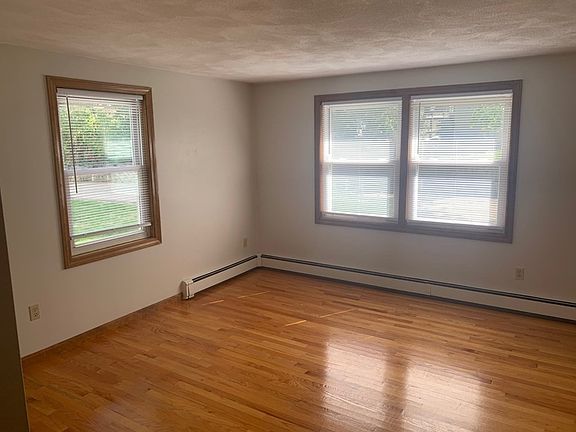 4th image of 13 Aiello Dr Unit 13