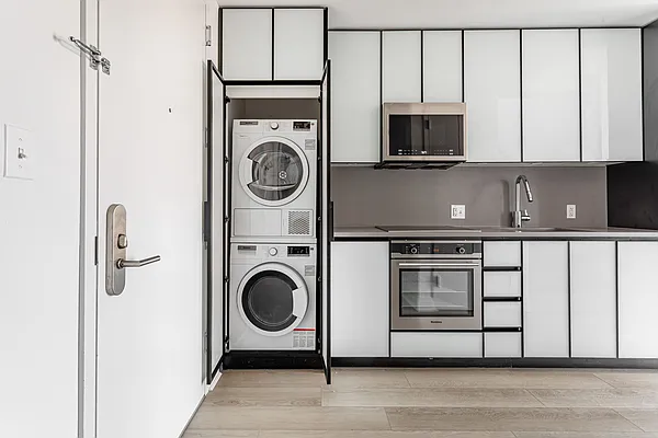 Rented by Charney Real Estate LLC | media 4