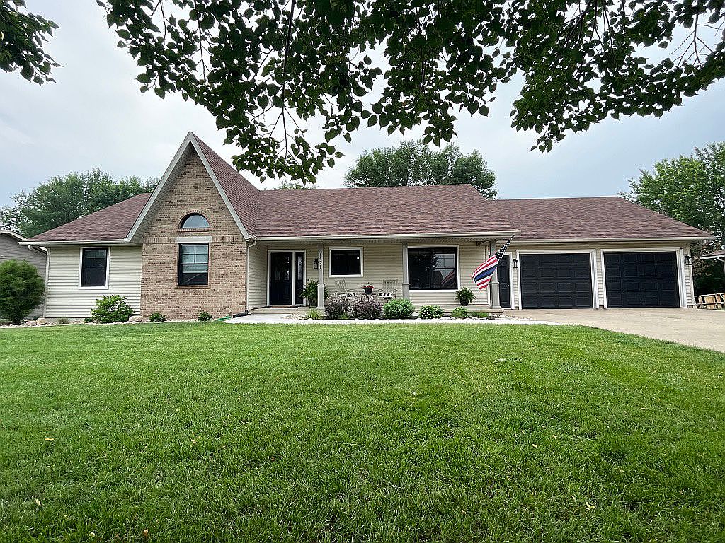 1421 4th Ave SE, Sioux Center, IA 51250 Zillow