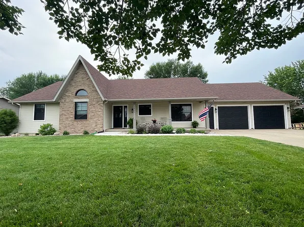 1421 4th Ave SE, Sioux Center, IA 51250