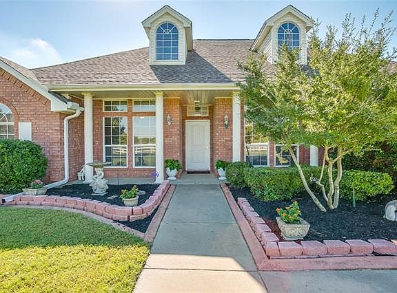 3rd image of 901 Wickwood Ct