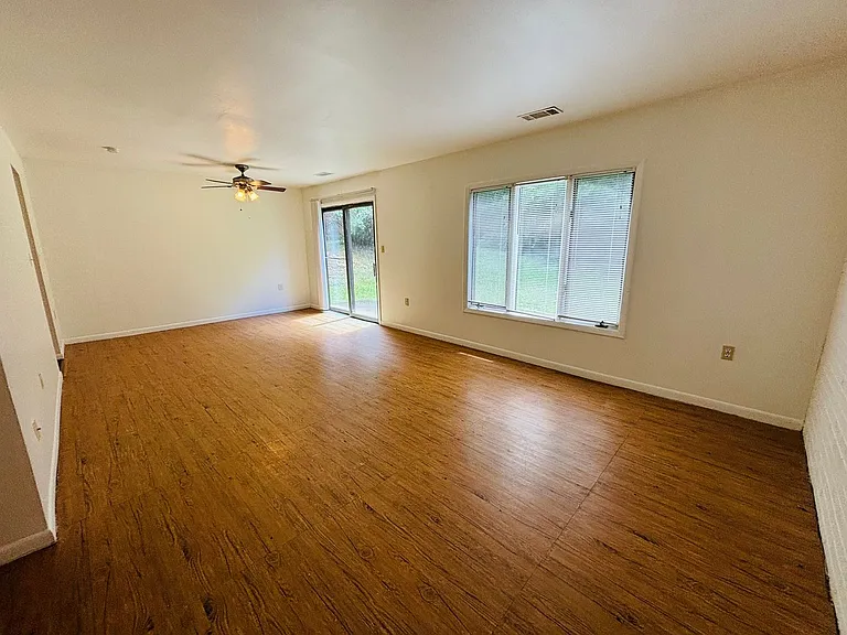 321 Shenandoah Cir — Photo 15