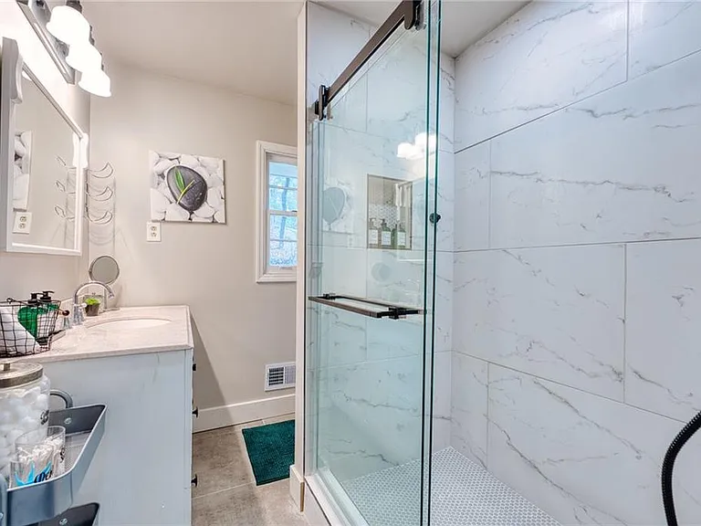 2418 Brookdale Dr NE — Photo 18