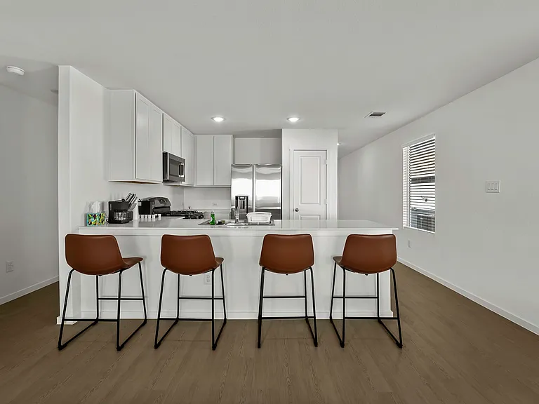 1527 Tiptop Mdw — Photo 3