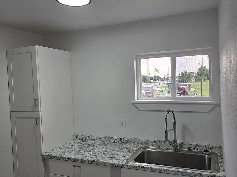 301 E Main St #12 — Photo 5
