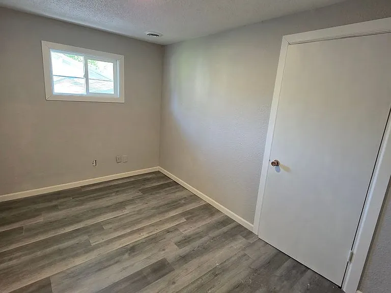 107 Grundy St — Photo 5