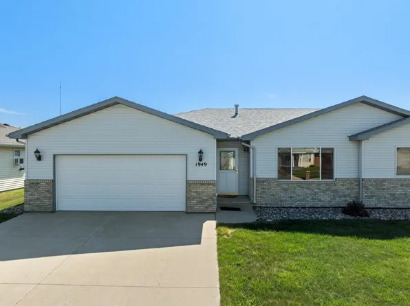 1949 24th St SW, Minot, ND 58701