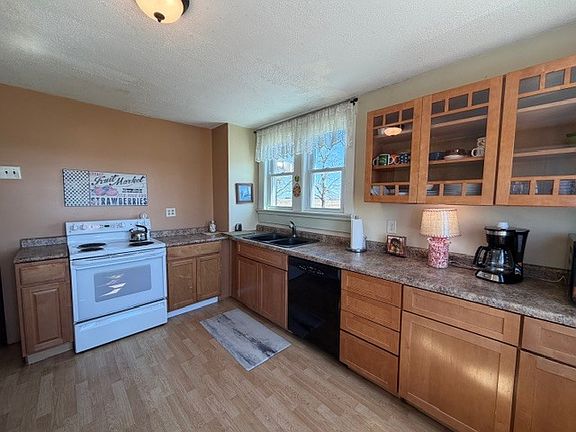 3rd image of 915 E Emery Rd