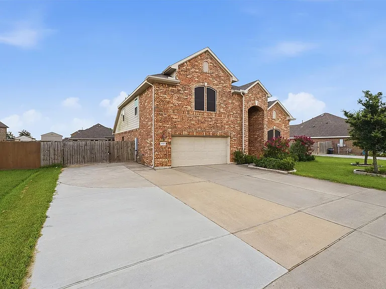 9518 Franklin Dr — Photo 2