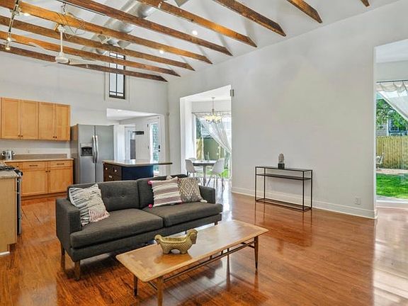 4th image of 2038 Cambronne St