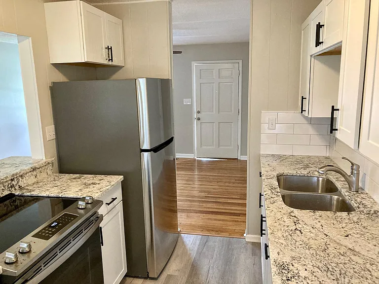 2536 Henry Ave — Photo 9