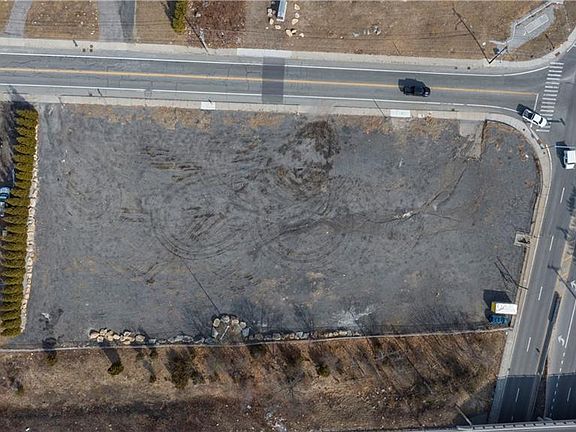 2nd image of 1835 Plainfield Pike
