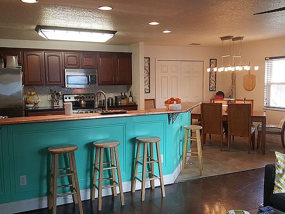 Kitchen & Dining