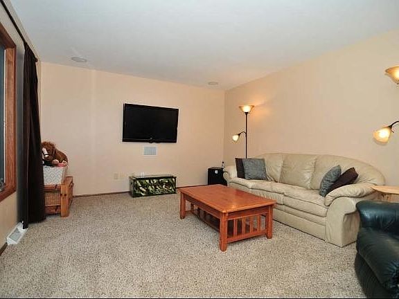 2nd image of 1457 Hacienda Ln