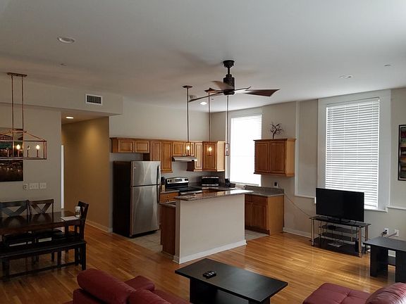 4th image of 237 N Peters St #202