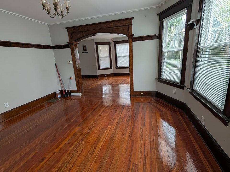 1st image of 126 Hobart St #11